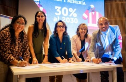 Firman acuerdo para fortalecer políticas de género