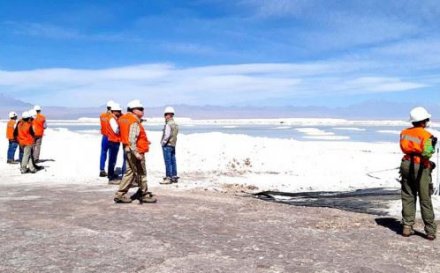 Chile y Argentina firman memorándum de entendimiento para grupo binacional de litio y salares