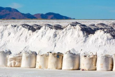 Gobierno realiza llamado a privados para mostrar interés para la exploración y explotación de litio